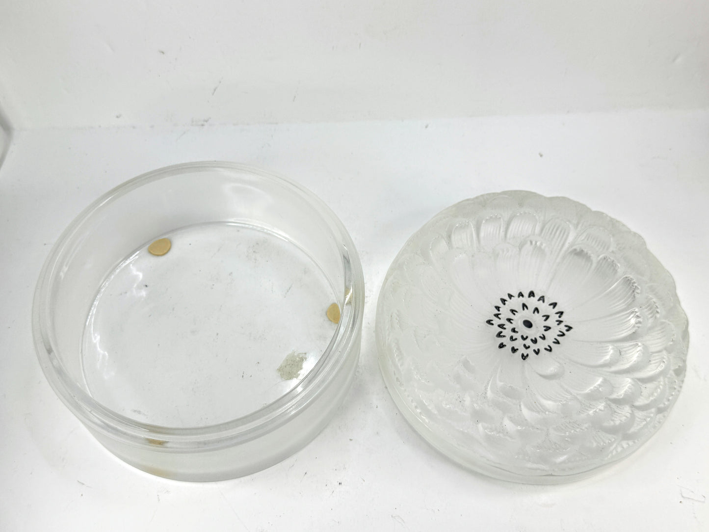 Lalique crystal powder box / vanity box, Dahlia model - signed Lidded Jar A989