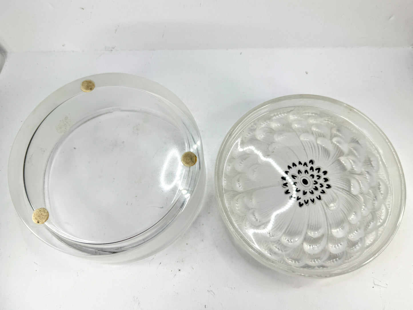 Lalique crystal powder box / vanity box, Dahlia model - signed Lidded Jar A989
