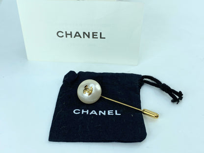 CHANEL Vintage Pearl CC Logo Lapel Pin with pouch GS688