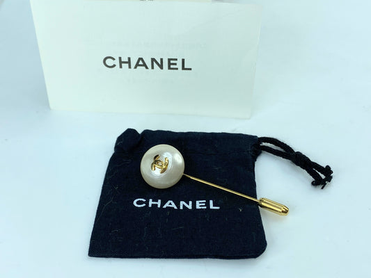 CHANEL Vintage Pearl CC Logo Lapel Pin with pouch GS688