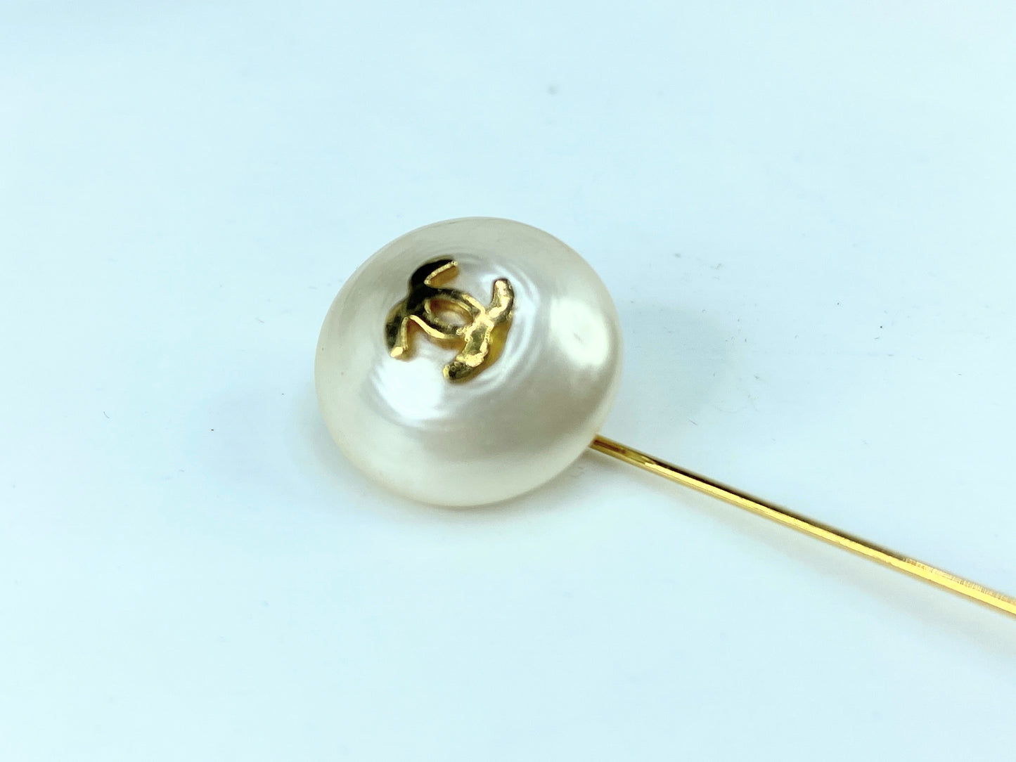 CHANEL Vintage Pearl CC Logo Lapel Pin with pouch GS688