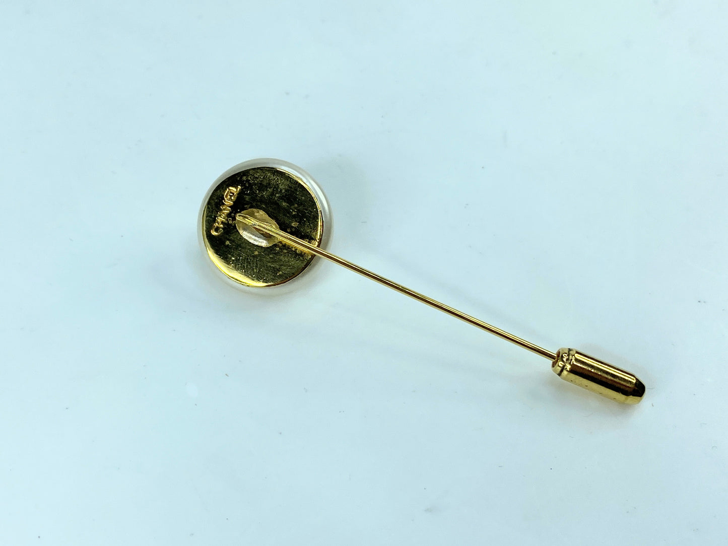 CHANEL Vintage Pearl CC Logo Lapel Pin with pouch GS688