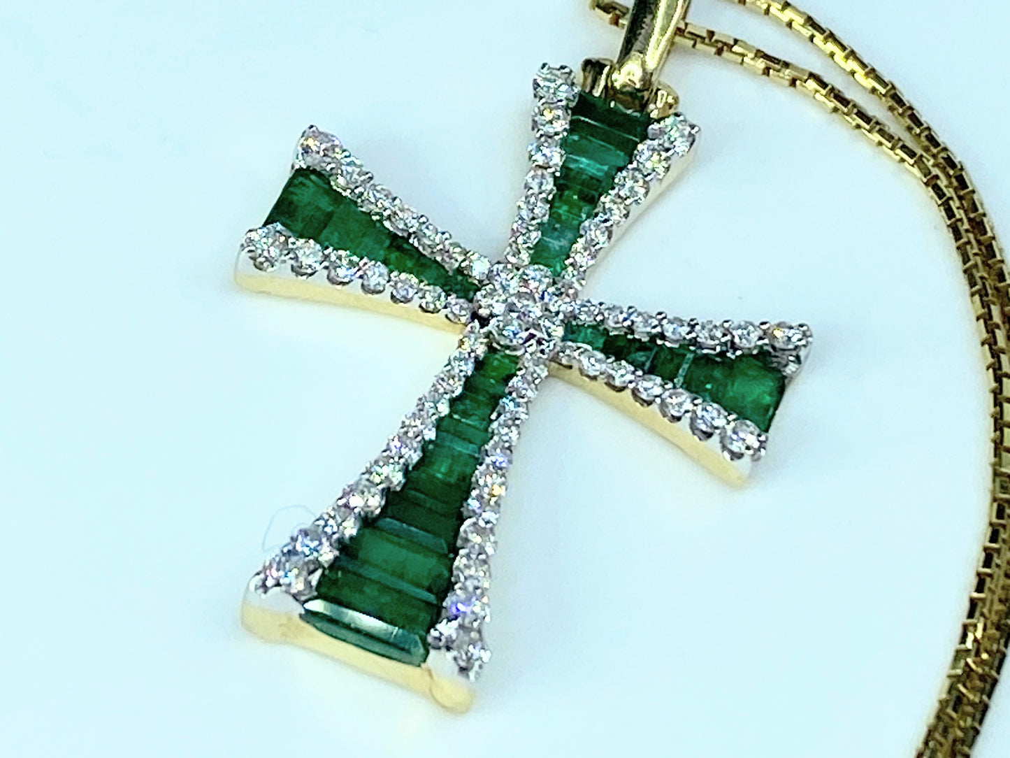 14K Gold 3.85ct Baguette cut G/VS2 Emerald Cross Diamond Pendant Necklace JR0016