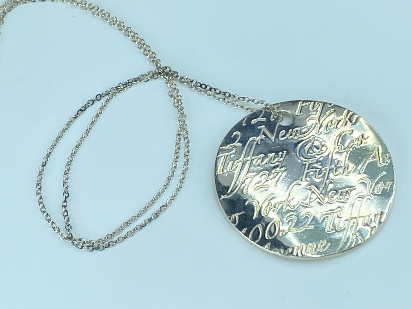 Tiffany & Co. Notes 727 Fifth Avenue New York Round Pendant Necklace JR9300