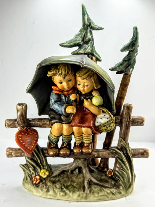 Goebel Hummel "April Shower" HUM 610 Special Edition Figurine mint A1016