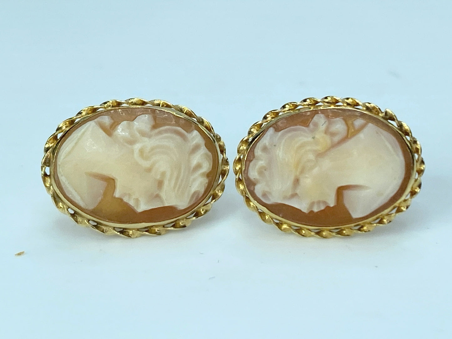 14K yellow gold Shell Cameo oval twisted top bezel earrings 2.3g JR9865