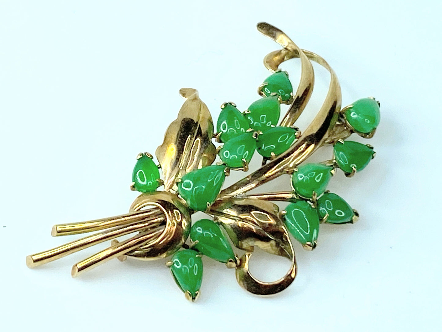 Vintage Floral Green Jade Brooch in 14k Yellow Gold