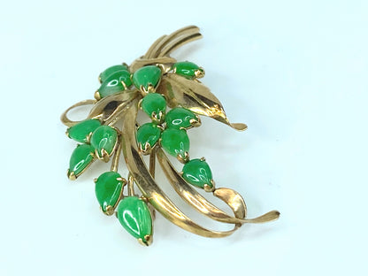 Vintage Floral Green Jade Brooch in 14k Yellow Gold