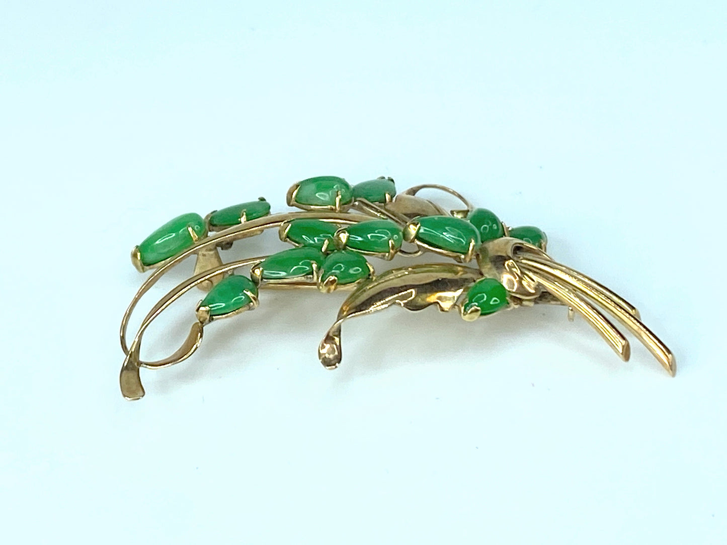 Vintage Floral Green Jade Brooch in 14k Yellow Gold