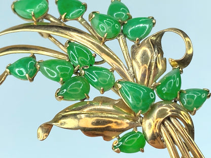 Vintage Floral Green Jade Brooch in 14k Yellow Gold