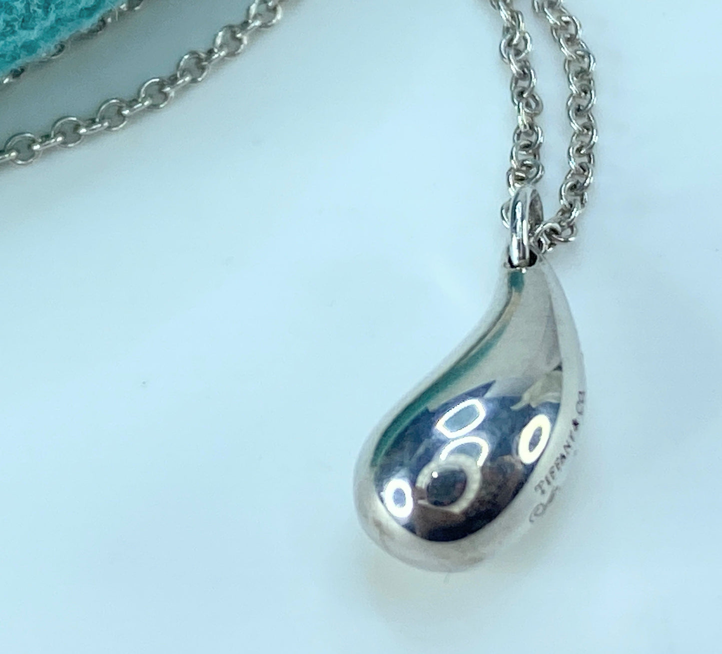 Tiffany & Co. Elsa Peretti® Teardrop Pendant Necklace JR9316