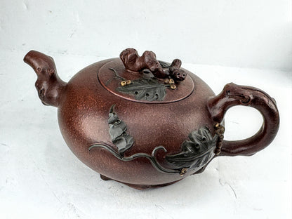 Vintage Classic Yixing Zisha 宜興紫砂 Squirrel and Grapevine Clay Teapot w/org box A1027