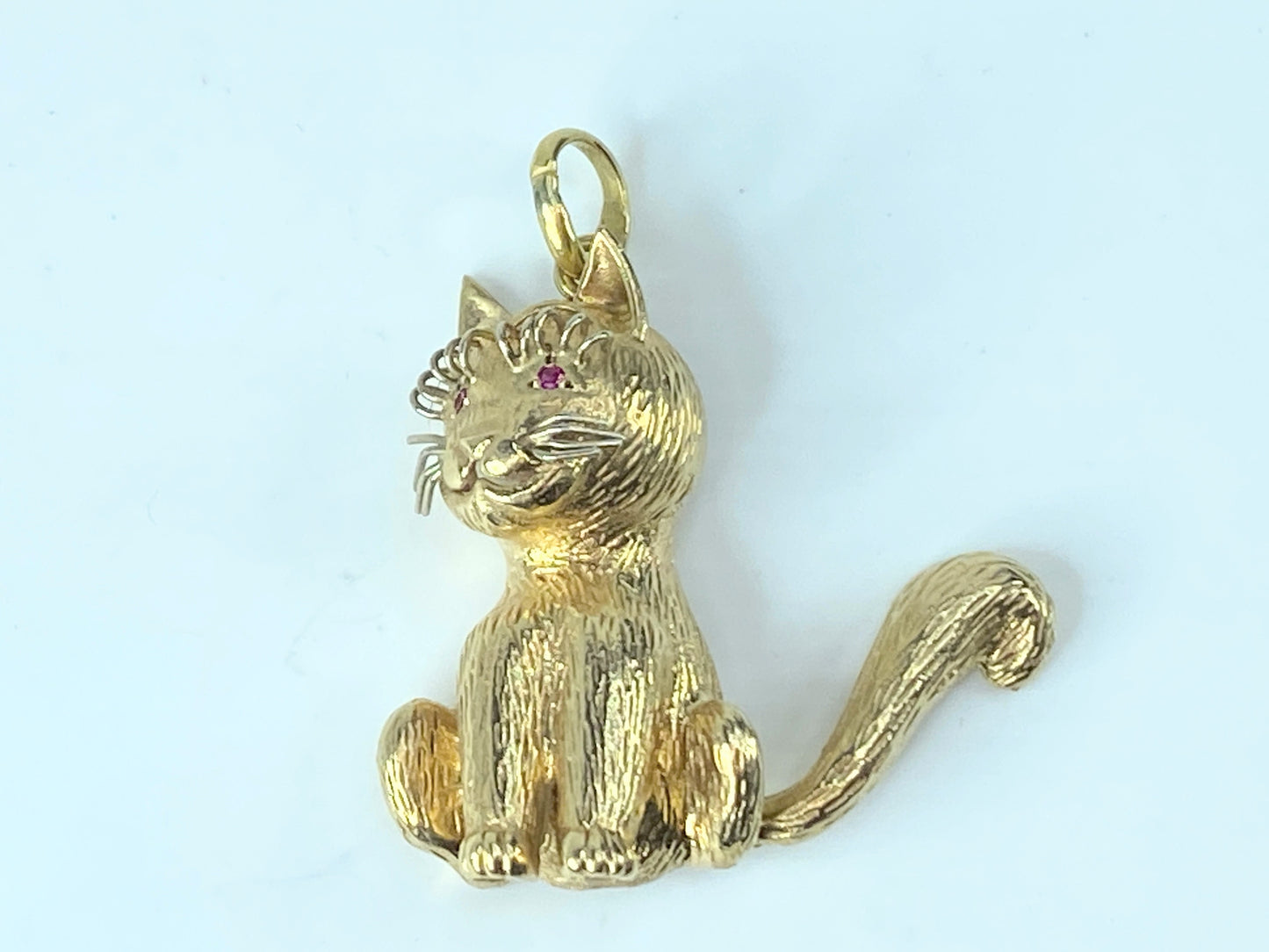 Vintage sitting Cat with Ruby eyes long eyelashes 14 karat brooch