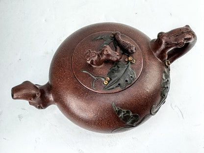 Vintage Classic Yixing Zisha 宜興紫砂 Squirrel and Grapevine Clay Teapot w/org box A1027