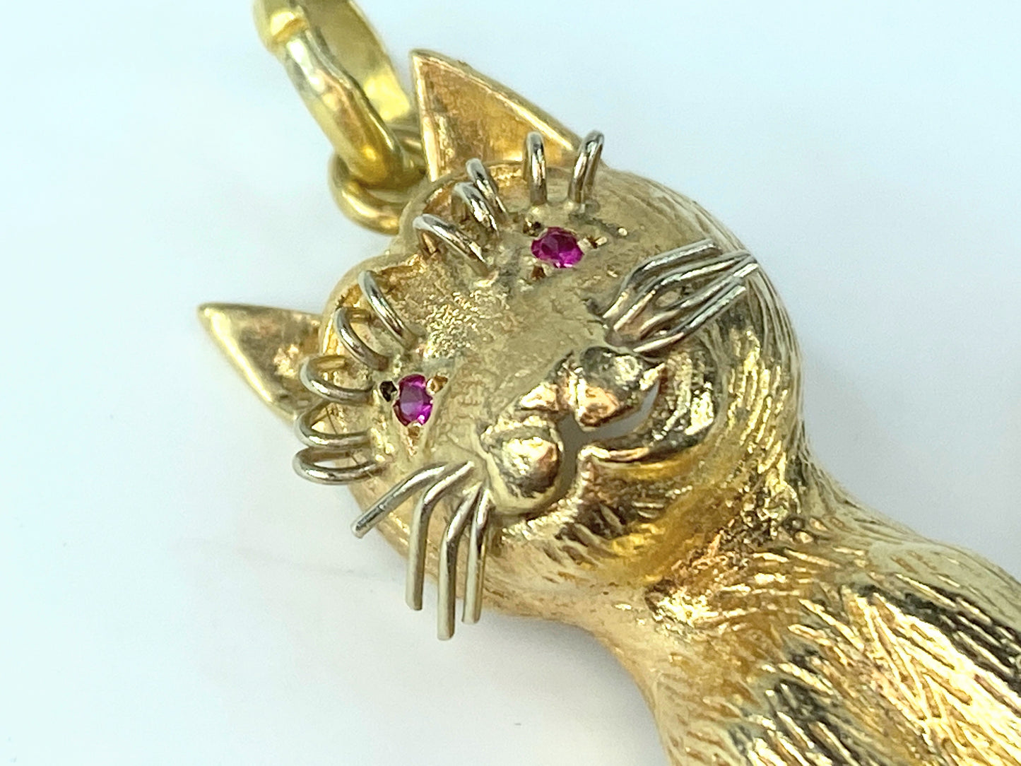 Vintage sitting Cat with Ruby eyes long eyelashes 14 karat brooch