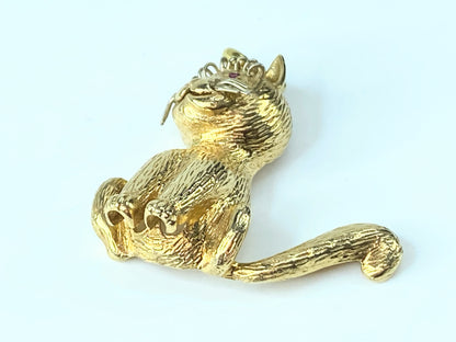 Vintage sitting Cat with Ruby eyes long eyelashes 14 karat brooch