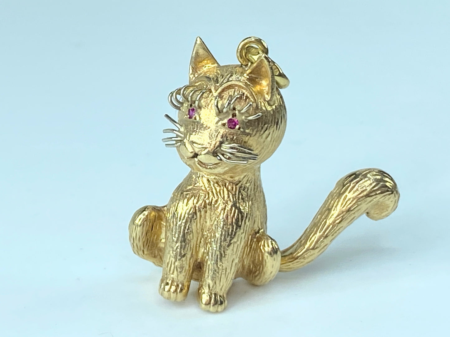 Vintage sitting Cat with Ruby eyes long eyelashes 14 karat brooch