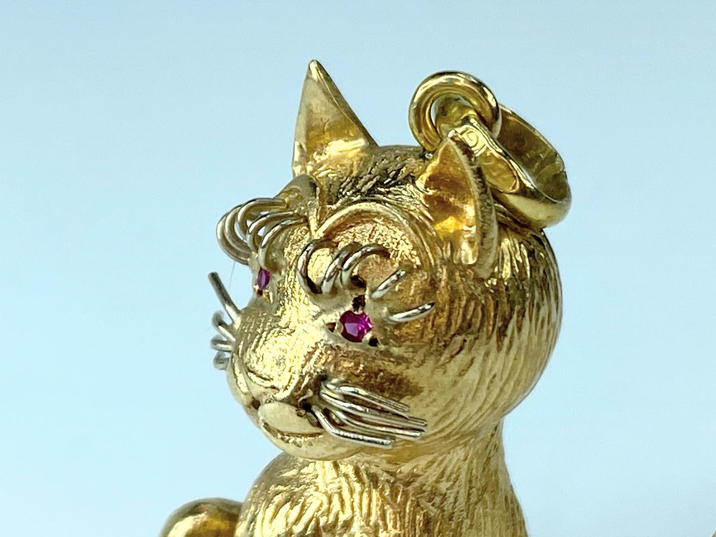 Vintage sitting Cat with Ruby eyes long eyelashes 14 karat brooch