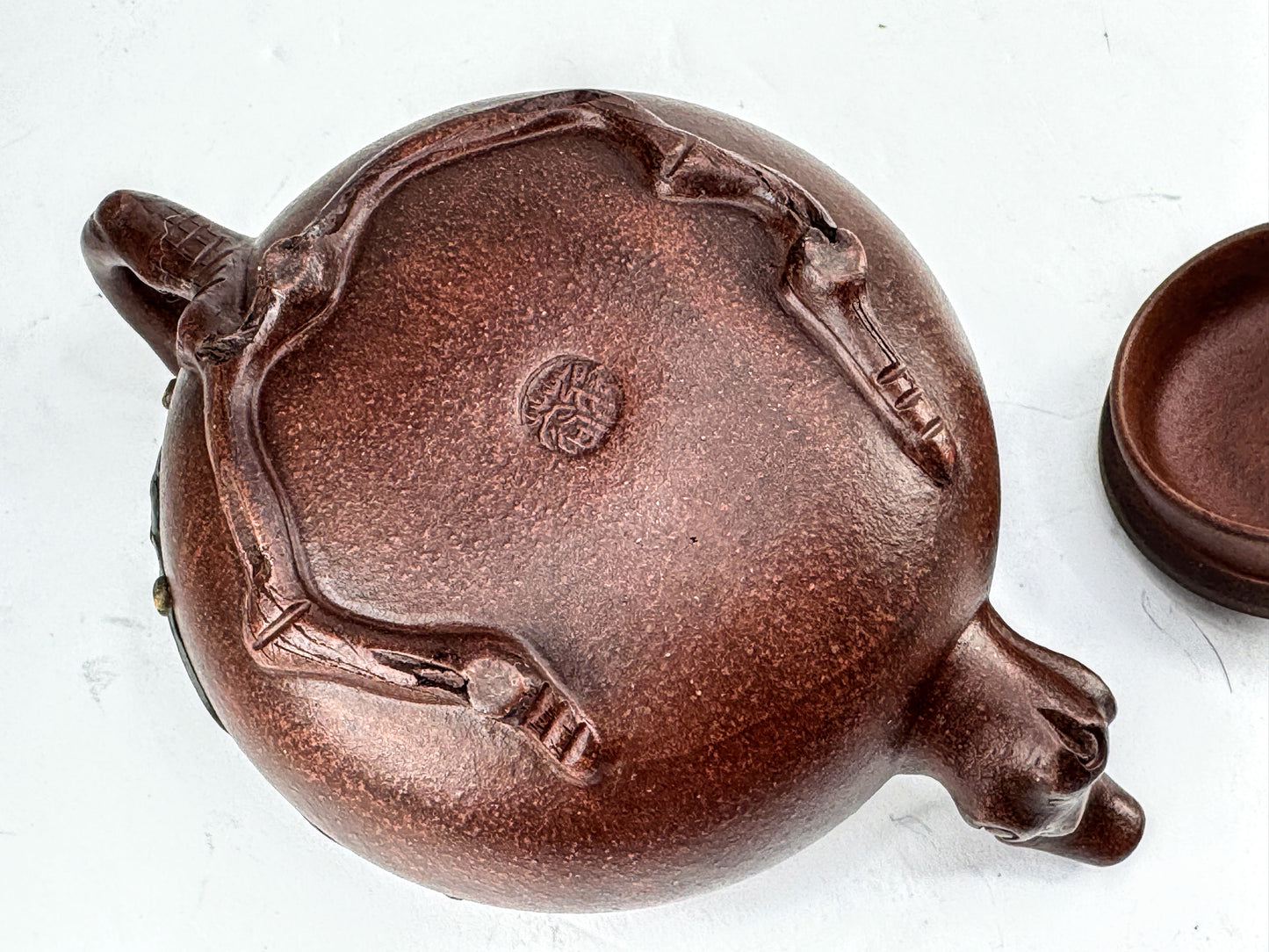 Vintage Classic Yixing Zisha 宜興紫砂 Squirrel and Grapevine Clay Teapot w/org box A1027