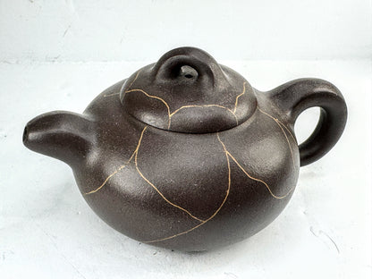Vintage 1970s Handmade Yixing Zisha Gold Gilt Incised Scholar Teapot A1017