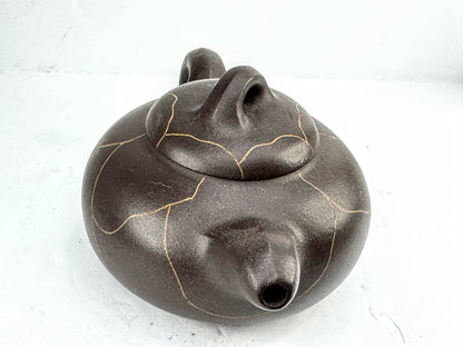 Vintage 1970s Handmade Yixing Zisha Gold Gilt Incised Scholar Teapot A1017