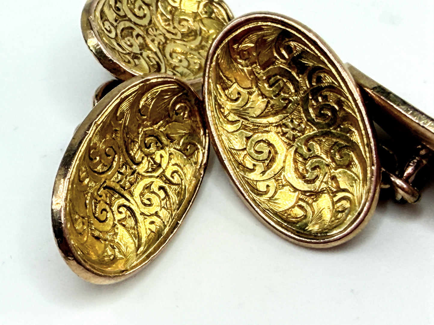 Antique 10K Gold Oval Engine Turn Engraved Fine Jewelry SS330