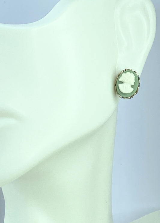 14K yellow gold green Cameo stud earring JR9319