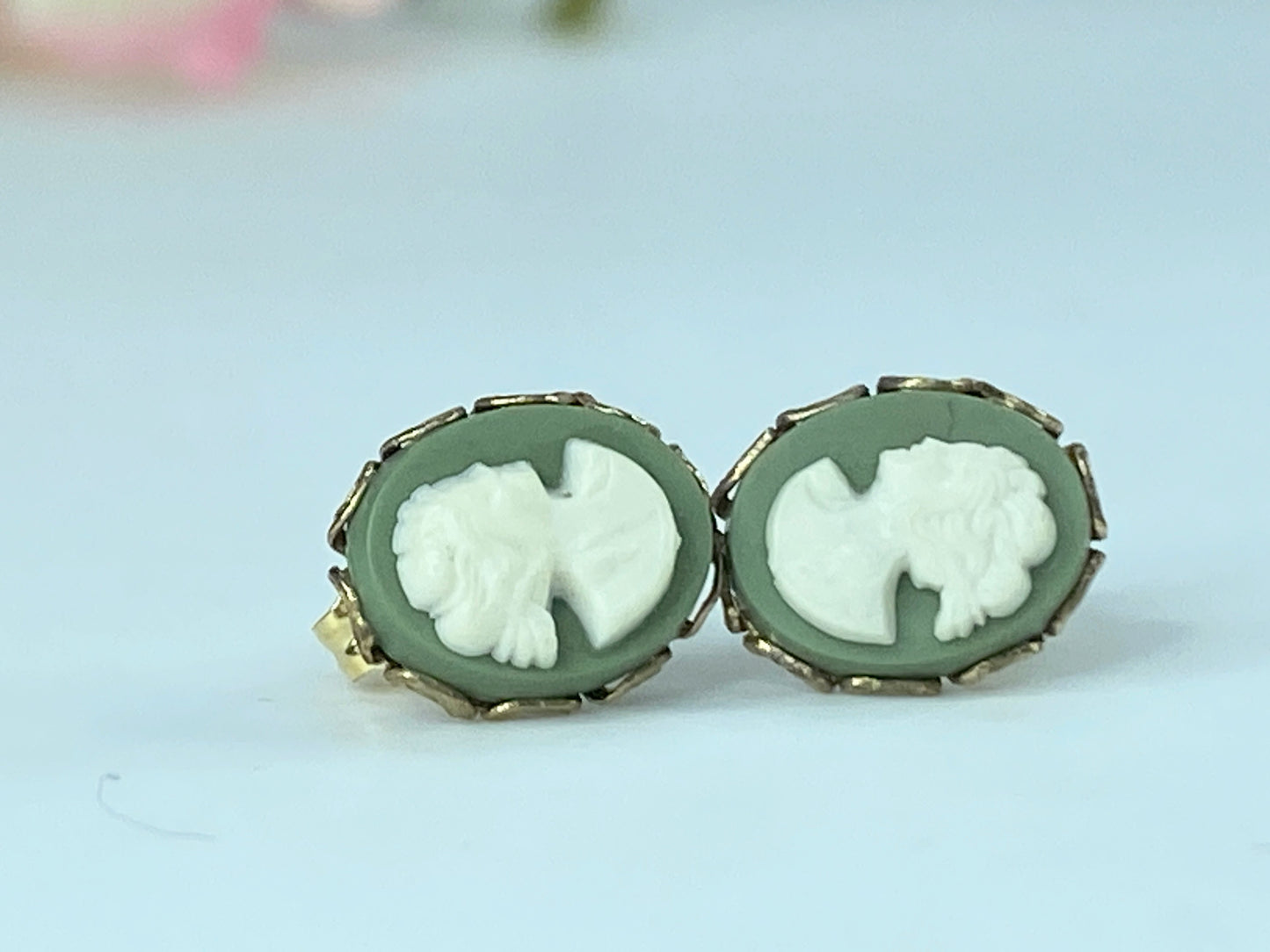 14K yellow gold green Cameo stud earring JR9319