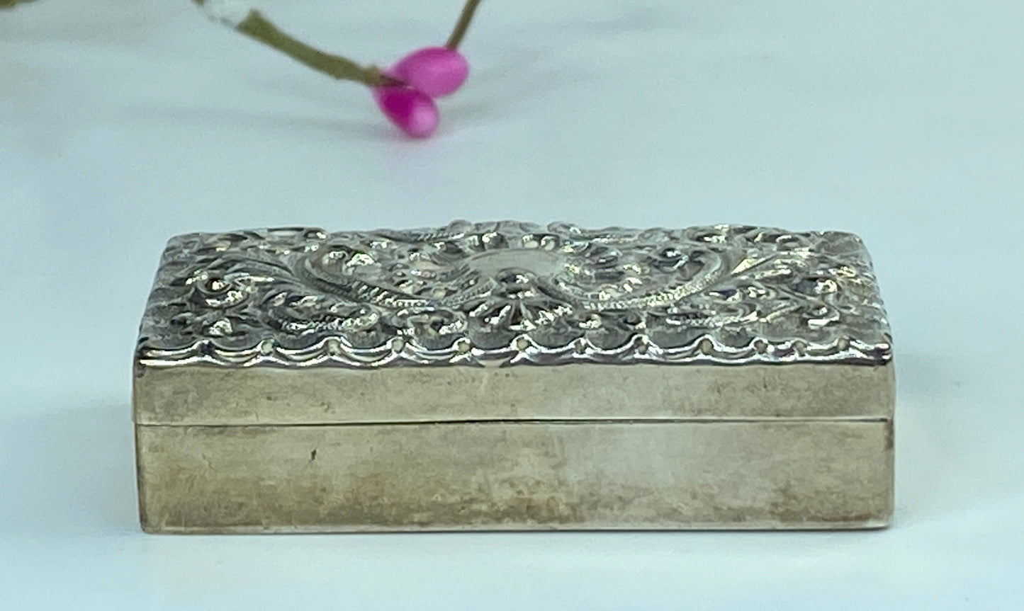 Antique Art Nouveau sterling Silver Postage Stamp Box Flowers chiseled 42g SS99