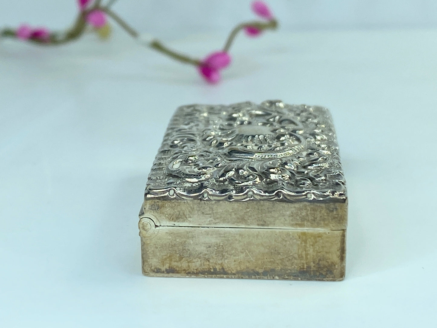 Antique Art Nouveau sterling Silver Postage Stamp Box Flowers chiseled 42g SS99