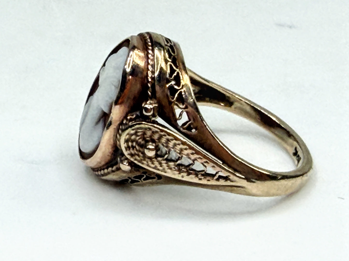 Vintage 10K Gold Shell Cameo Ring Filigree Setting Size 7 JR1547