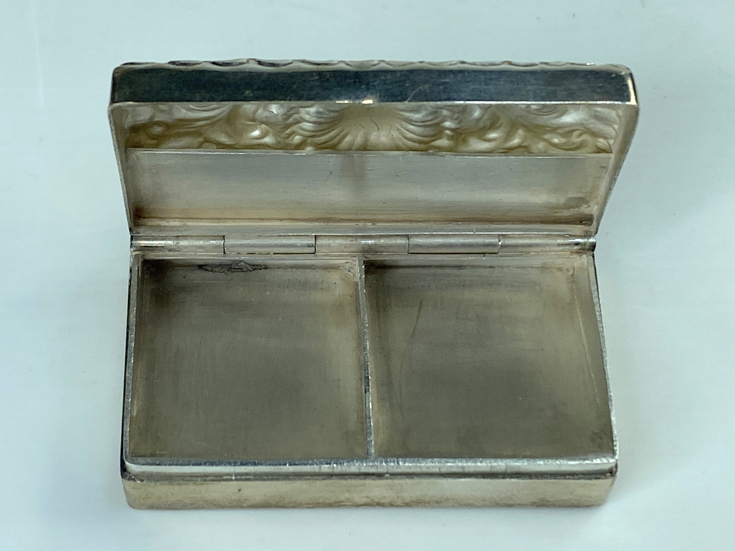 Antique Art Nouveau sterling Silver Postage Stamp Box Flowers chiseled 42g SS99