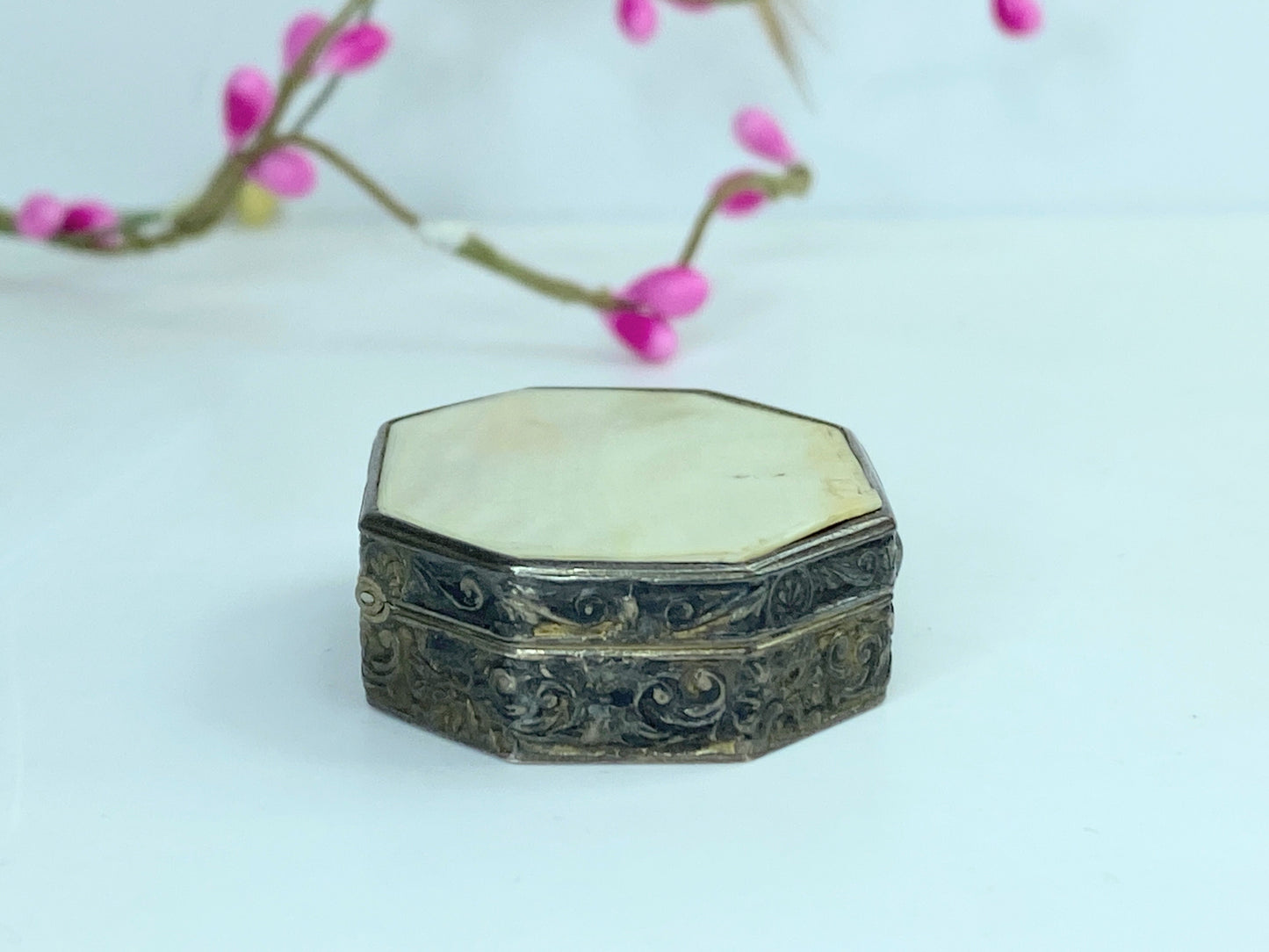 Antique sterling 925 octagon pill trinket box 1.5 x 1.25" 13.2g SS110