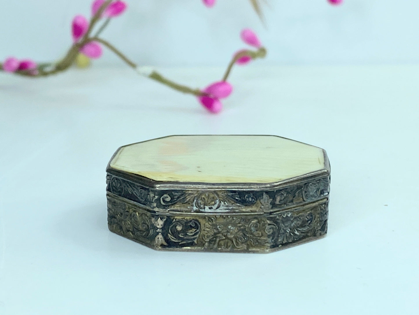 Antique sterling 925 octagon pill trinket box 1.5 x 1.25" 13.2g SS110