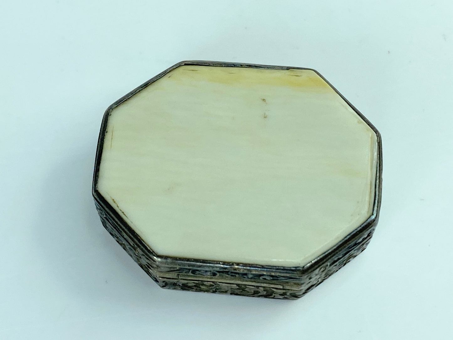 Antique sterling 925 octagon pill trinket box 1.5 x 1.25" 13.2g SS110