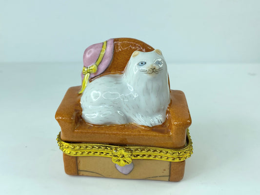 Limoges white Cat on French Sofa Trinket box 2 3/4" x 2.0" x 2 3/4" A285