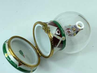 Limoges France Peint main Christmas Glove Trinket box 2 7/8 x 1 3/4" A287