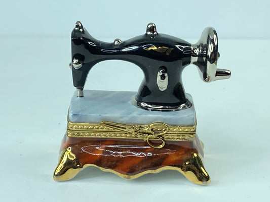 Pierce Argie 705/750 Ltd. Ed Limoges France Black Sewing machine trinket A290