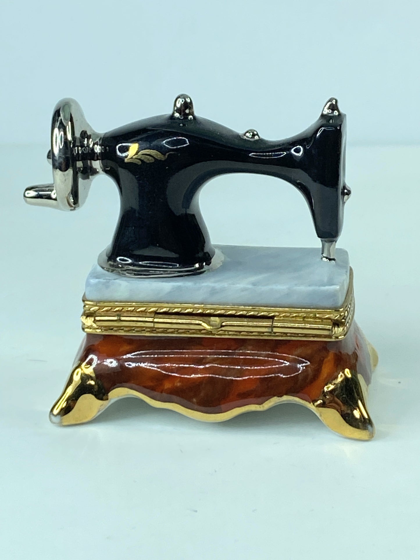 Pierce Argie 705/750 Ltd. Ed Limoges France Black Sewing machine trinket A290