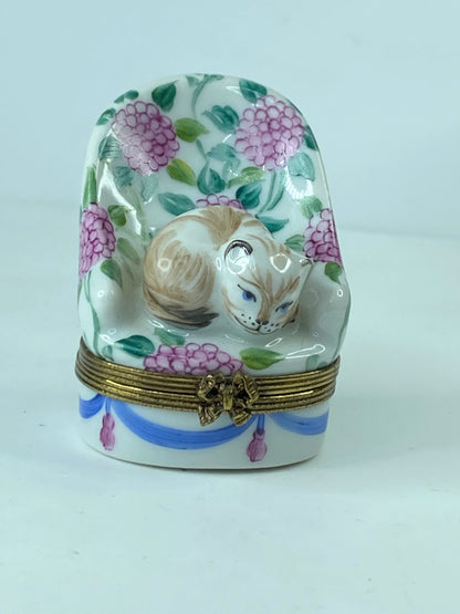 Limoges Chamart Cat on Chair Hinged Trinket Box France 2 3/8" x 1 1/2" A291