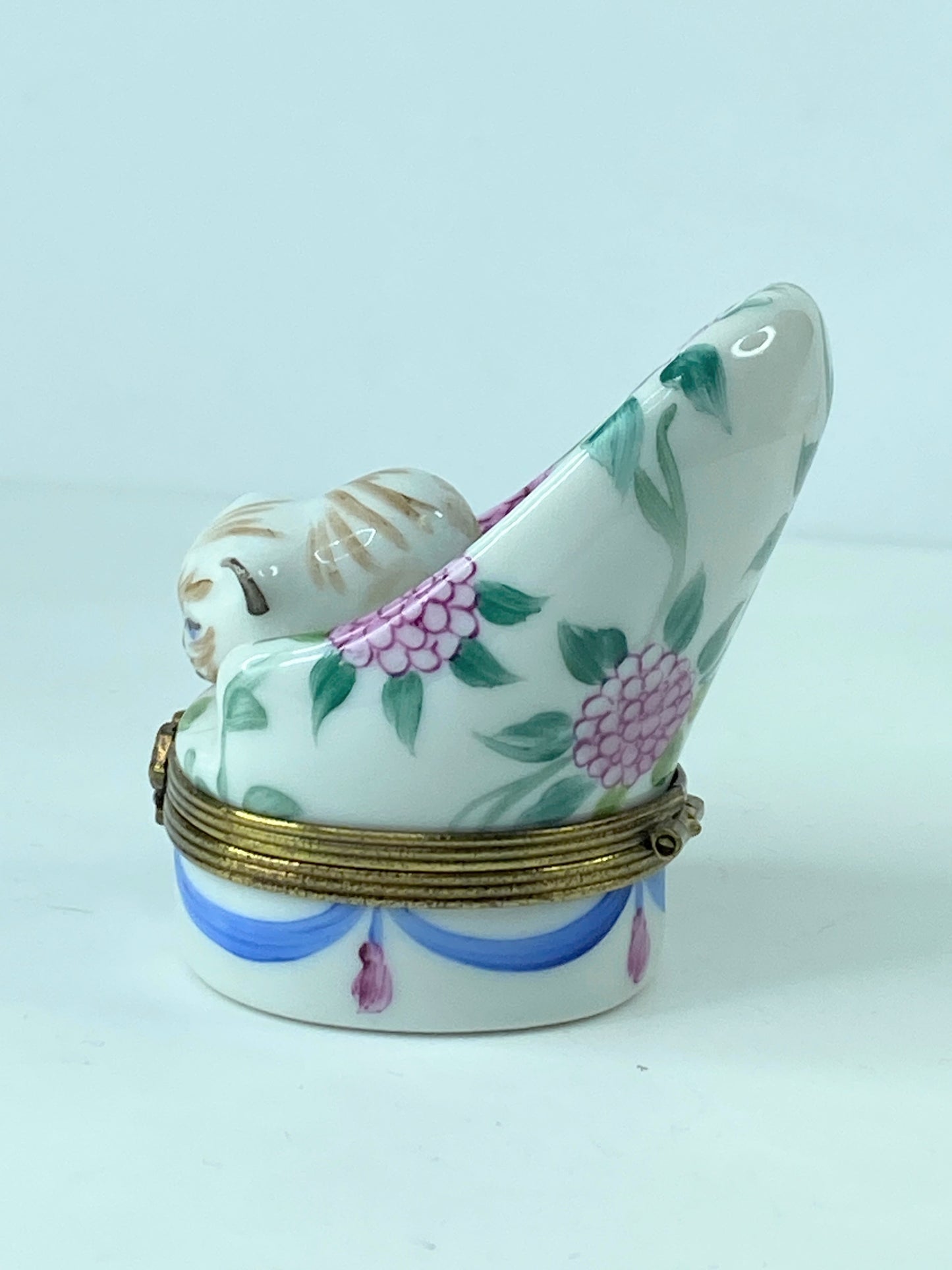 Limoges Chamart Cat on Chair Hinged Trinket Box France 2 3/8" x 1 1/2" A291