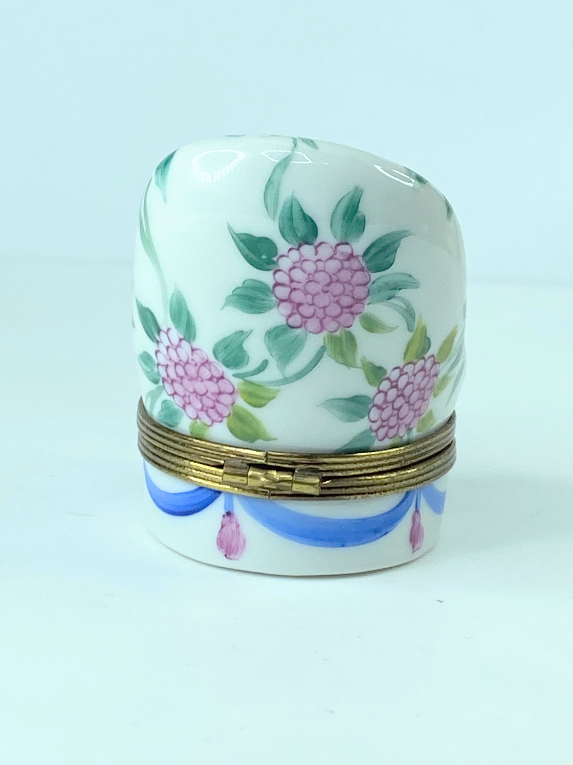 Limoges Chamart Cat on Chair Hinged Trinket Box France 2 3/8" x 1 1/2" A291