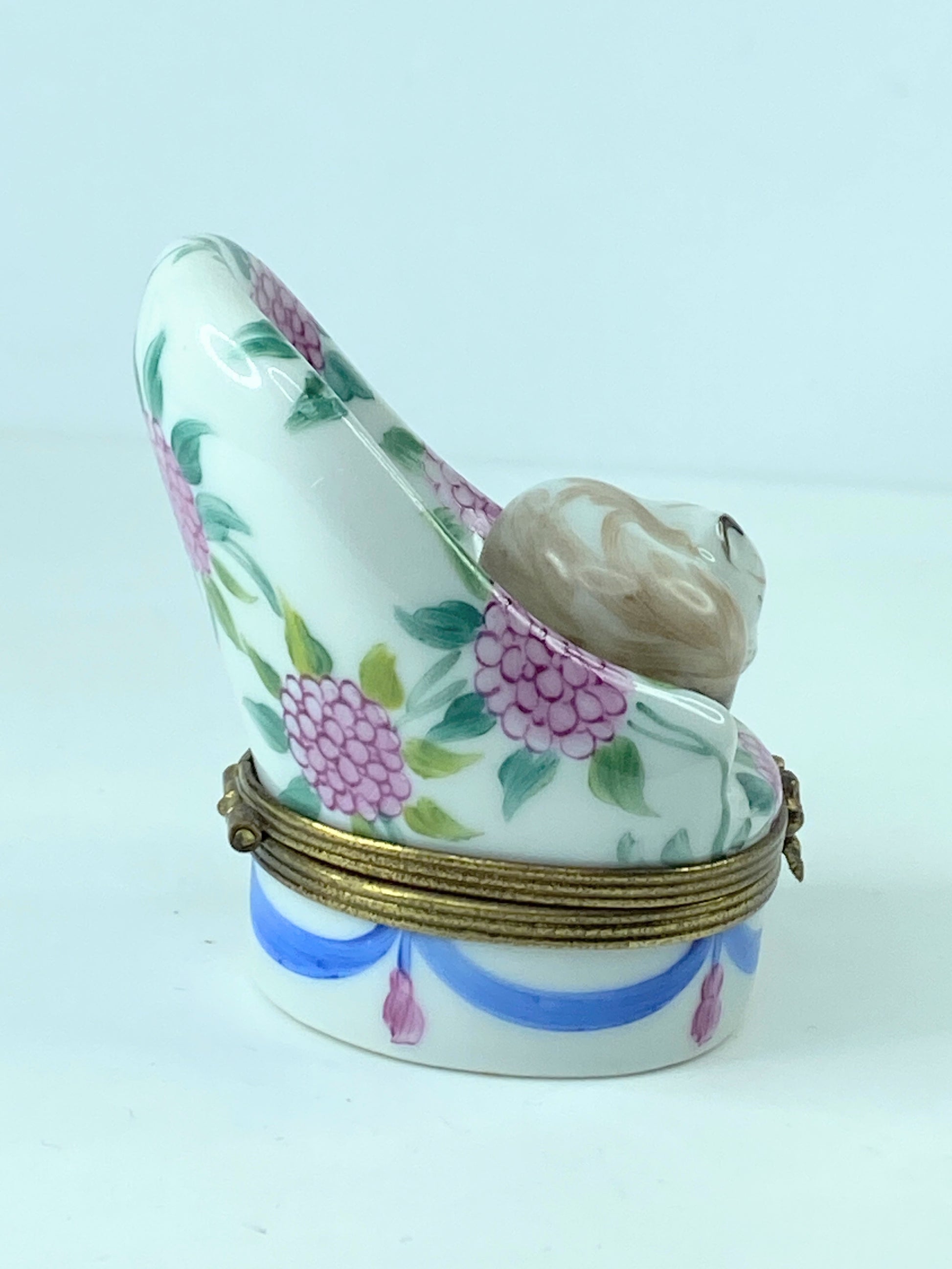 Limoges Chamart Cat on Chair Hinged Trinket Box France 2 3/8" x 1 1/2" A291