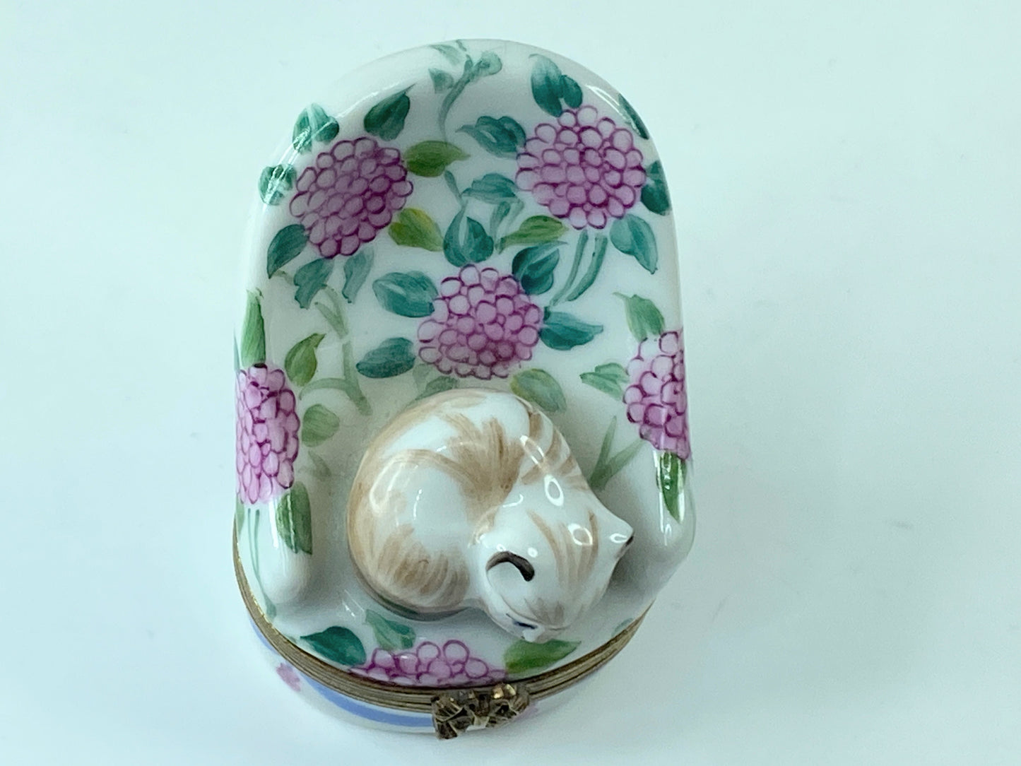 Limoges Chamart Cat on Chair Hinged Trinket Box France 2 3/8" x 1 1/2" A291