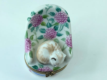 Limoges Chamart Cat on Chair Hinged Trinket Box France 2 3/8" x 1 1/2" A291