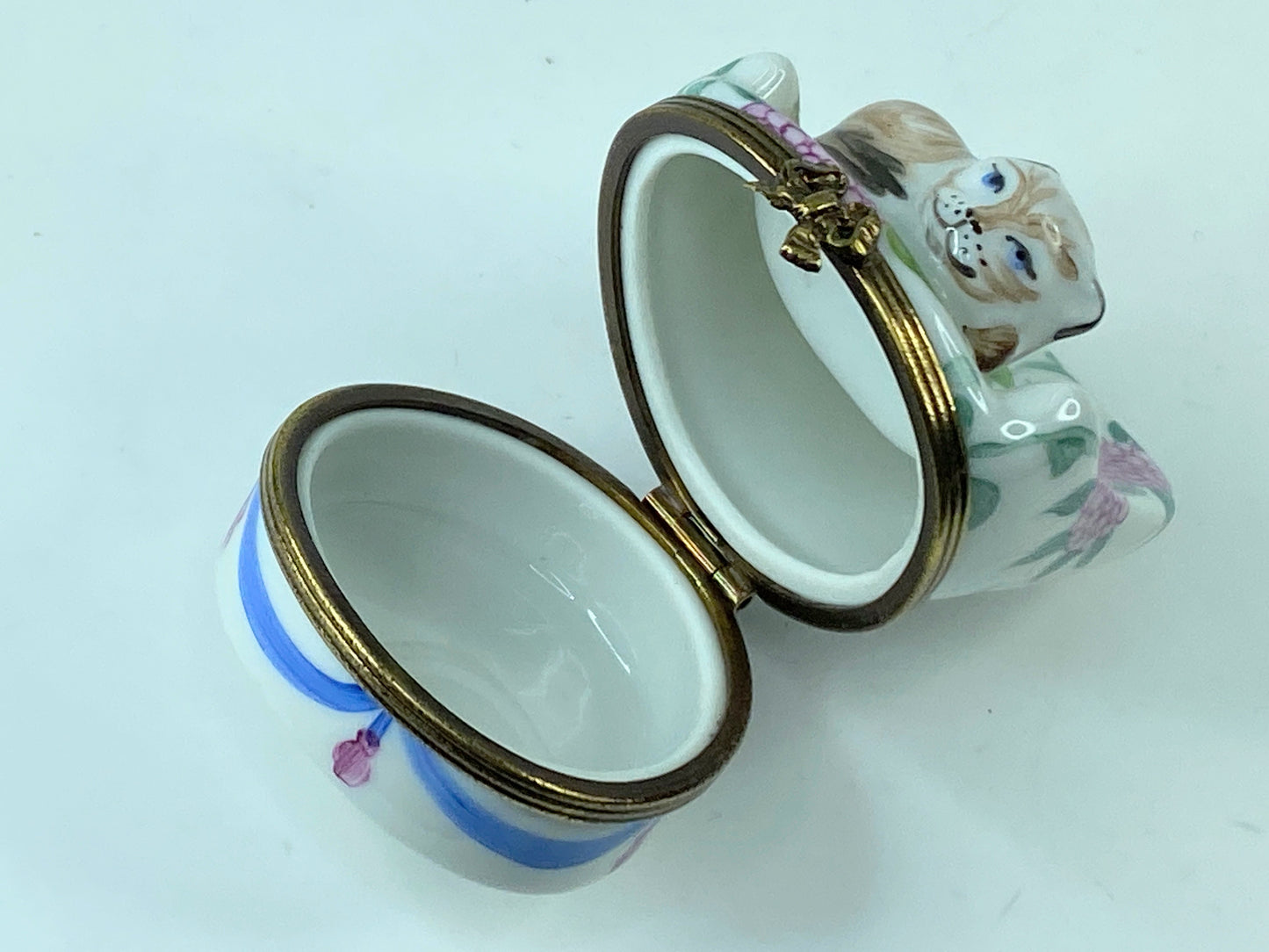 Limoges Chamart Cat on Chair Hinged Trinket Box France 2 3/8" x 1 1/2" A291