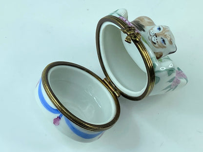 Limoges Chamart Cat on Chair Hinged Trinket Box France 2 3/8" x 1 1/2" A291