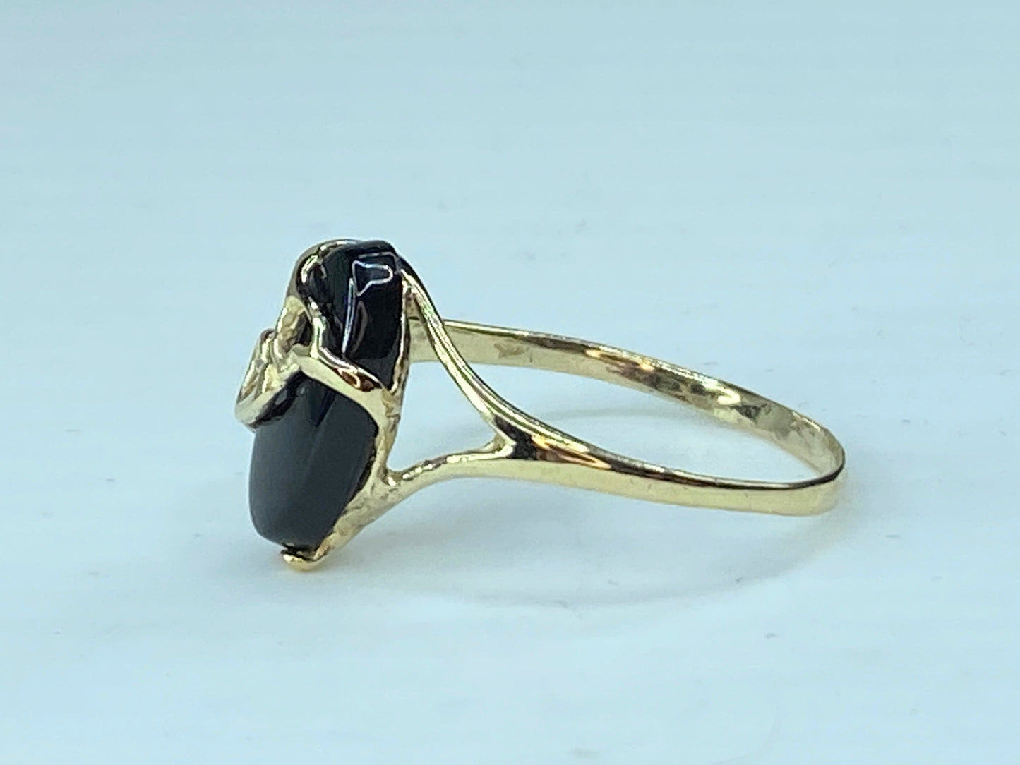 10 Karat Oval Onyx double hearts dainty ring