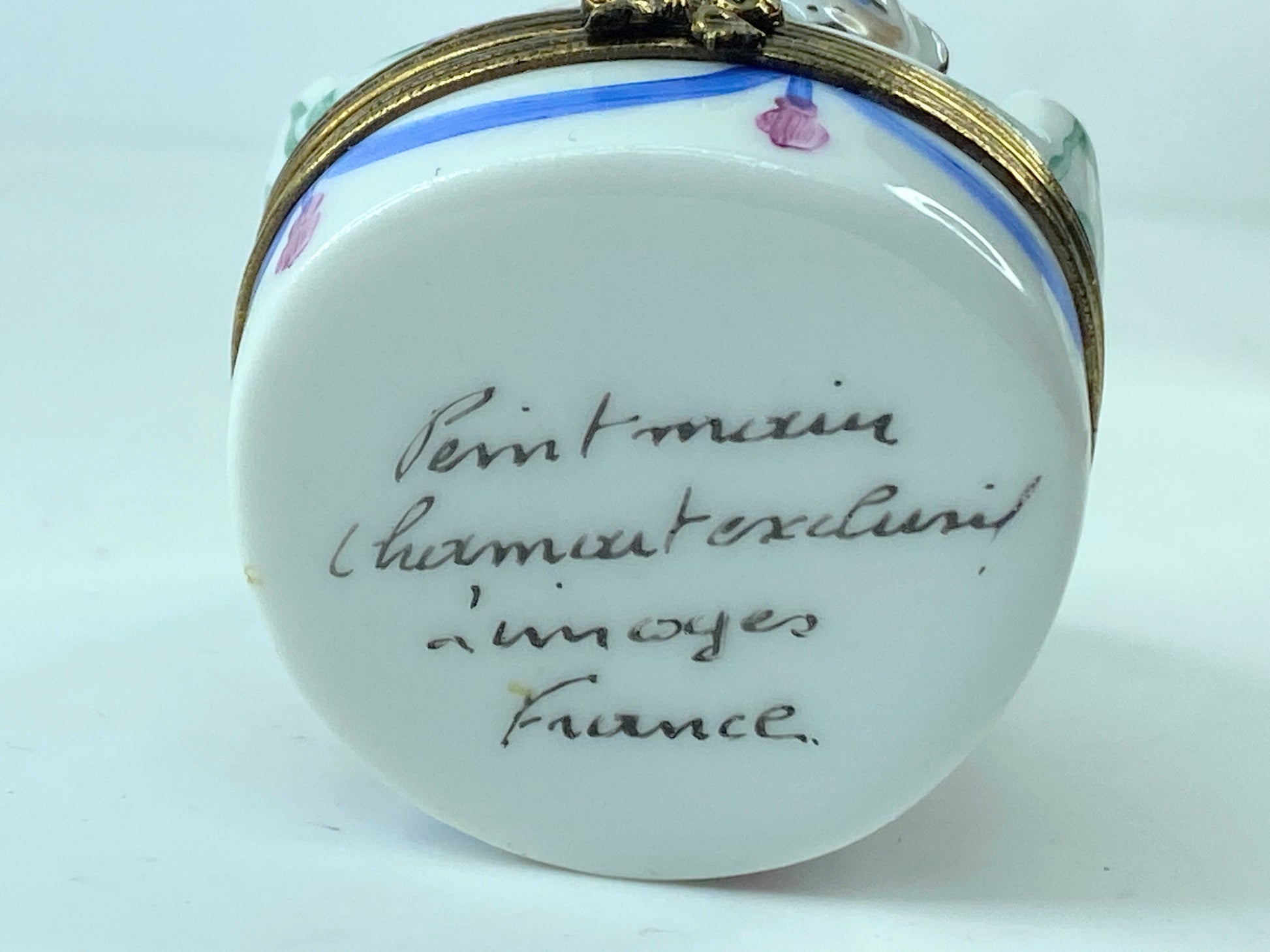 Limoges Chamart Cat on Chair Hinged Trinket Box France 2 3/8" x 1 1/2" A291