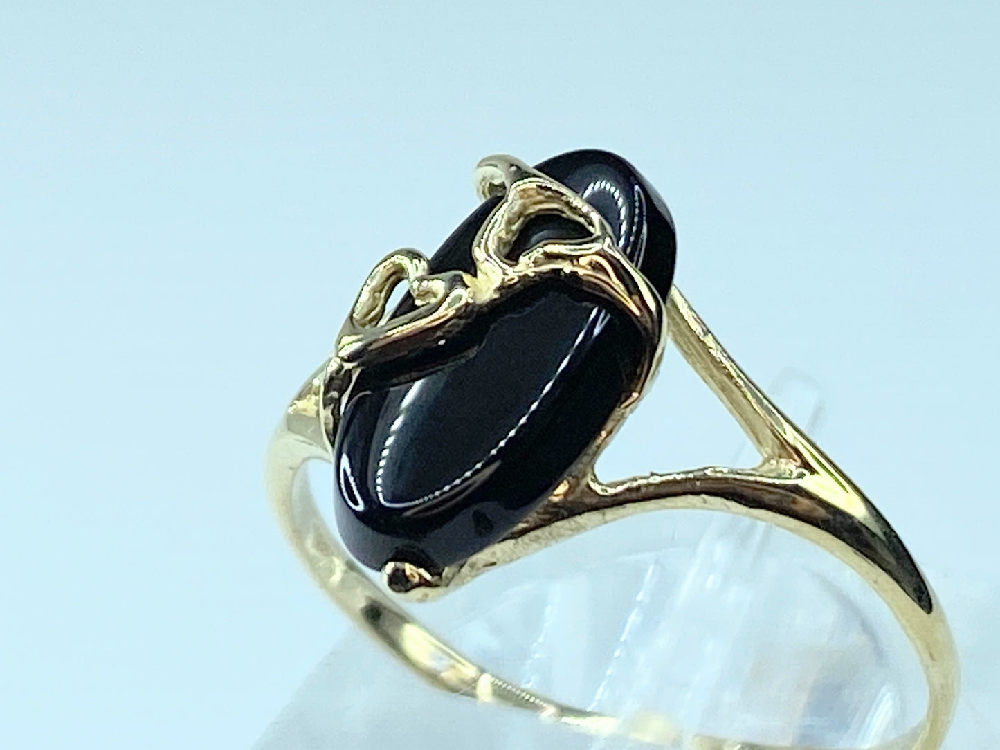 10 Karat Oval Onyx double hearts dainty ring